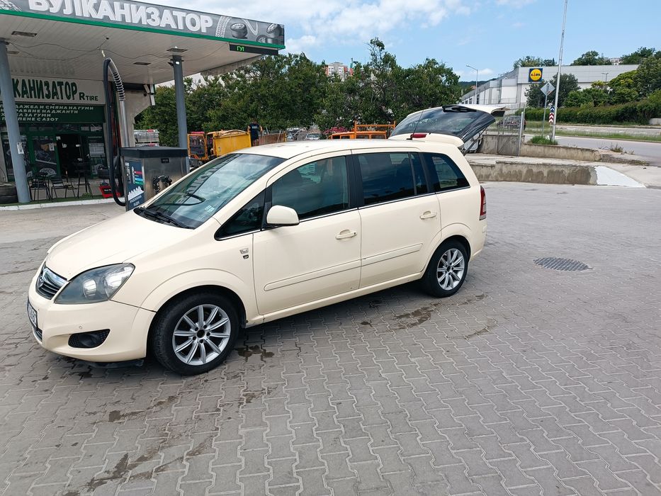 Продавам OPEL Zafira