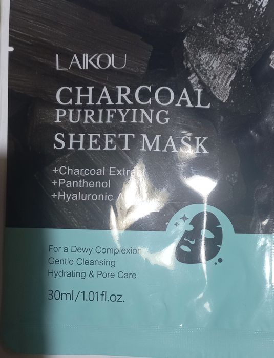 Маски с черен,златни нишки  въглен