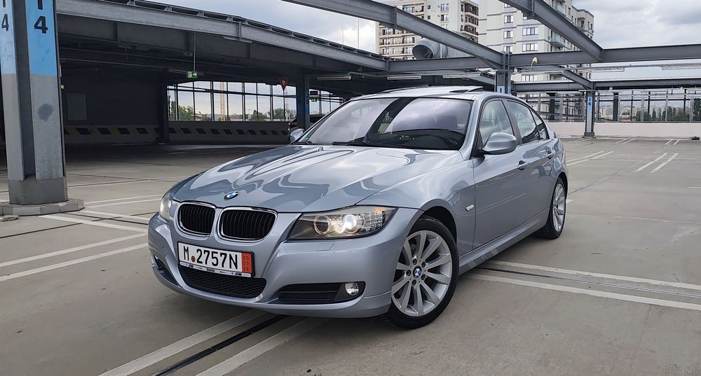 BMW seria 3/320/177cp/facelift/trapă/Car-Play/navigație/bi-xenon/Germania