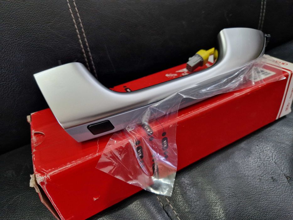 Ручка двери Kia Sportage 4 15-18 год. правая передняя оригинал новая