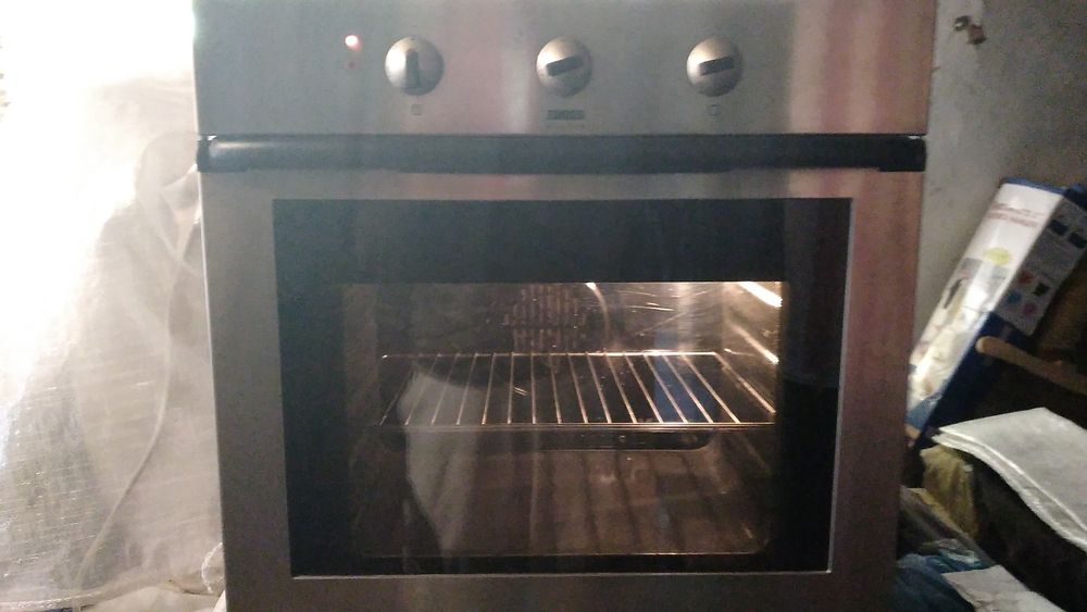 Vând Cuptor Zanussi Încorporabil ieftin