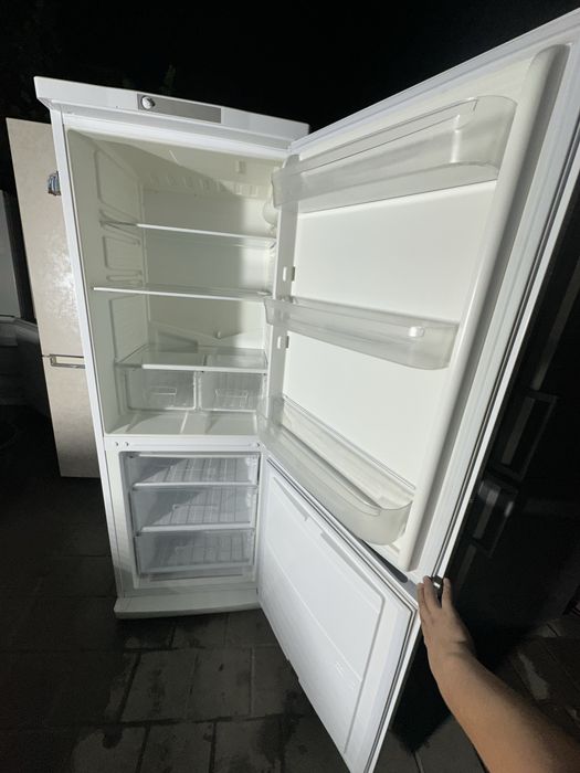 Рабочи холодильник SAMSUNG