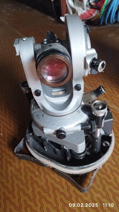 Оптический прибор теодолит