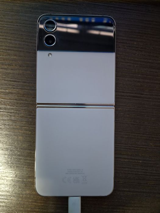 Samsung Galaxy Z Flip4