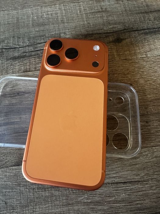Iphone 17 Cosmic Orange
