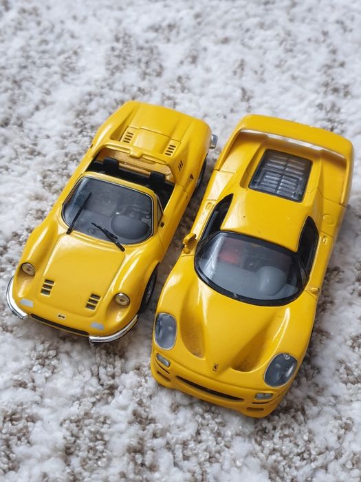 Vand doua machete Ferrari
