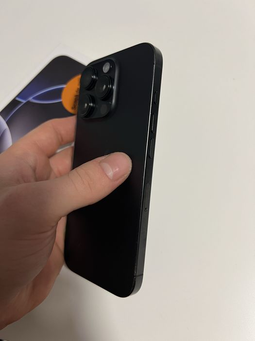 iPhone 16 PRO la cutie