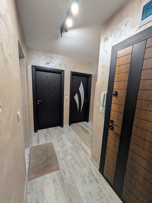 Продава тристаен апартамент в кв. Струмско с АКТ 16