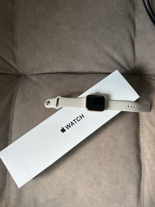 Продам Apple Watch SE 40мм