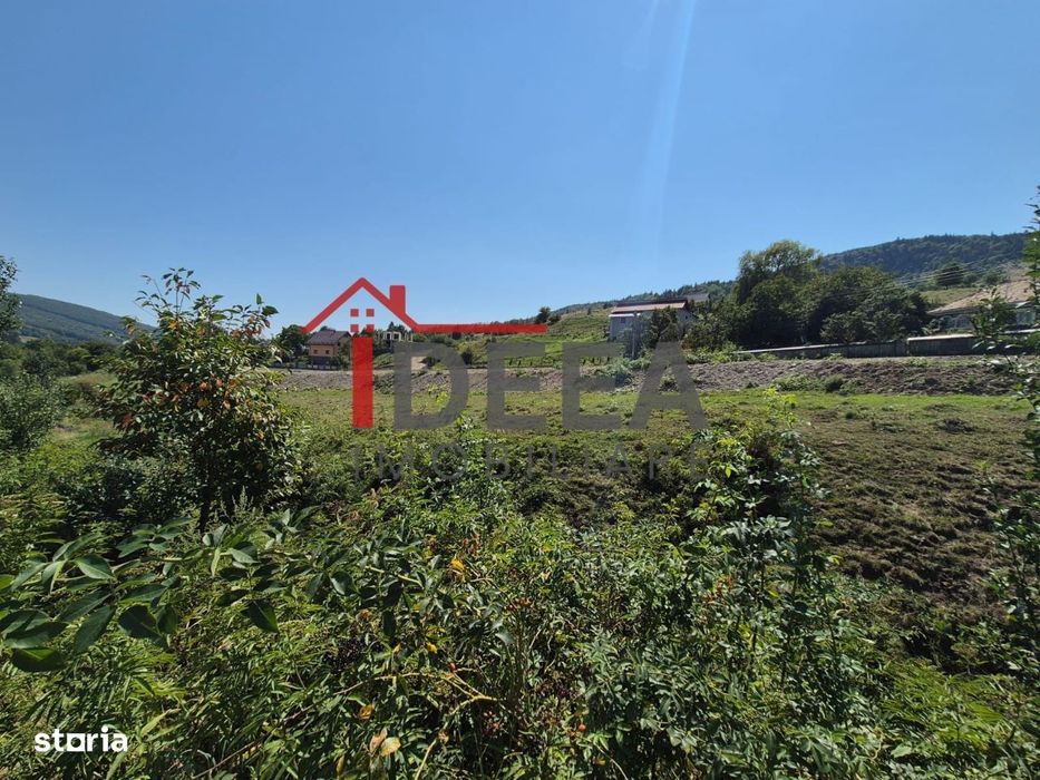 Teren intravilan 1242 mp, situat la asfalt in com Garcina, jud Neamt﻿