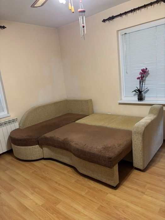 Разтегателен ъглов диван