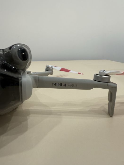 Дрон DJI Mini 4 Pro Fly More Combo Plus (DJI RC 2) белый