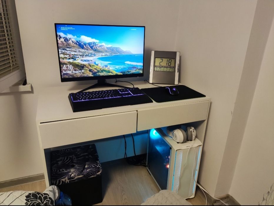 Геймърски компютър с Монитор