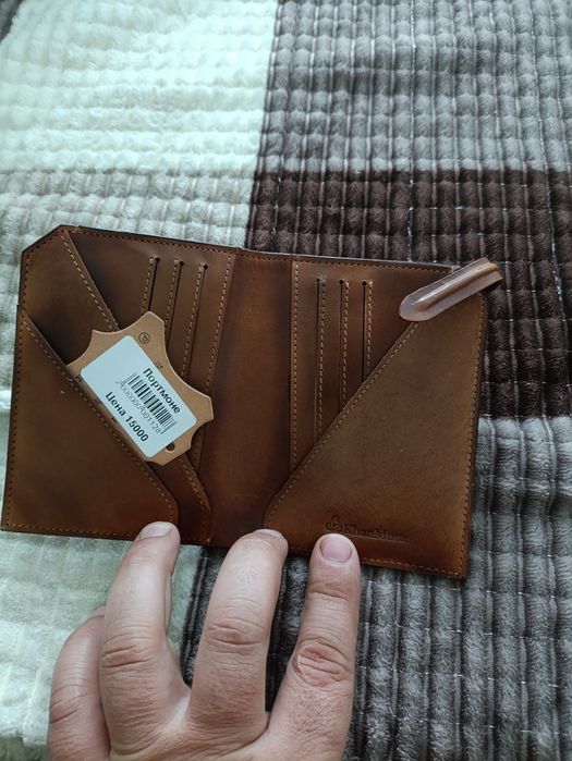 Продам кожаные портмоне новое