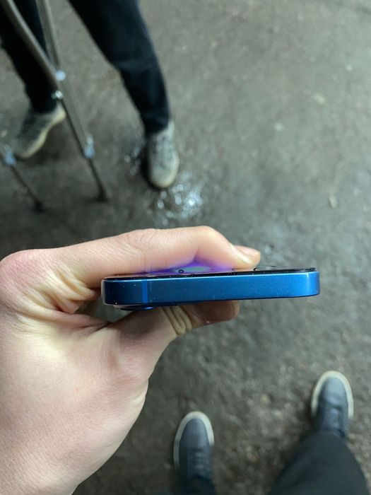 Продам айфон 13