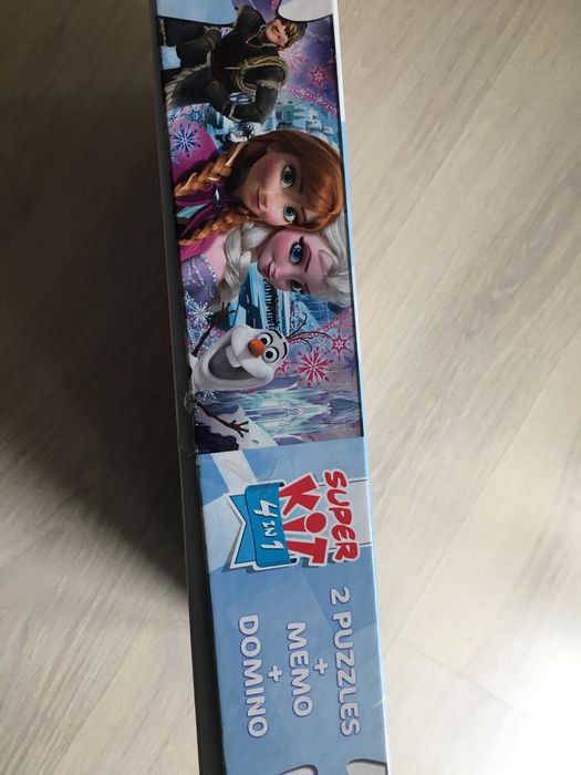 Vand puzzel 4 in 1 cu Frozen.