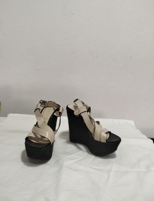 Продам недорого женскую обувь