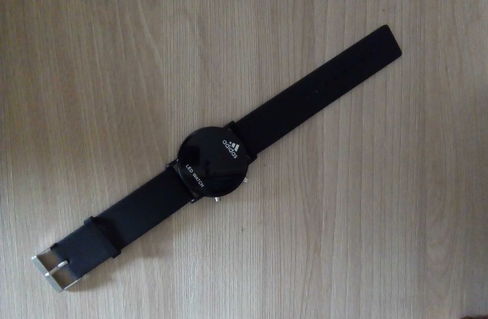 Часы цифровые, электронные.