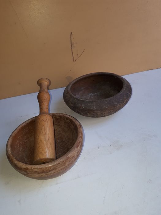 дървени купички едната. има чукало