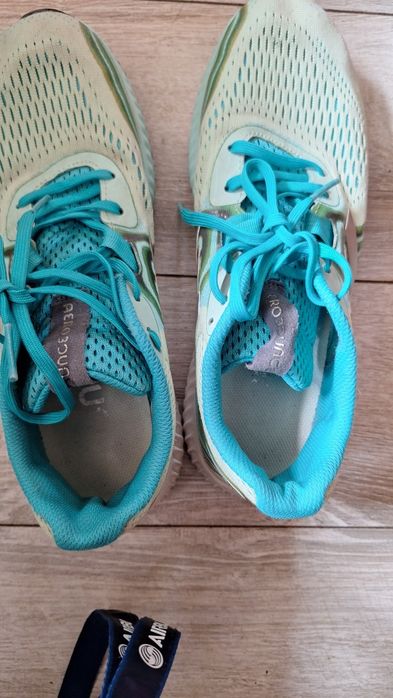 Кроссовки женские