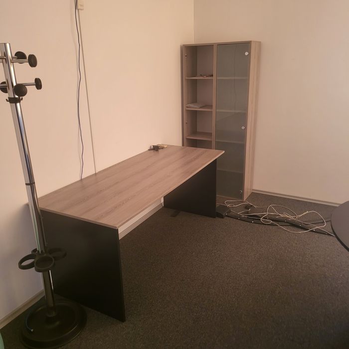 Офис оборудване бюра шкафове и др.