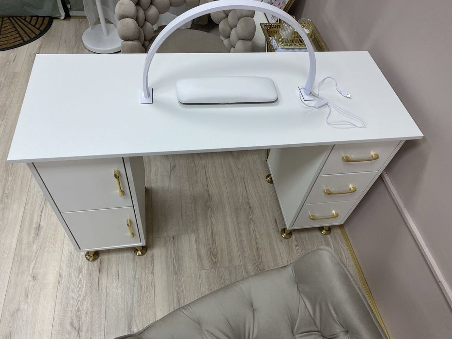 Бюро/маса за маникюр