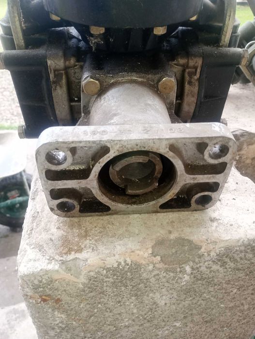 Pompa de stropit pentru tractor
