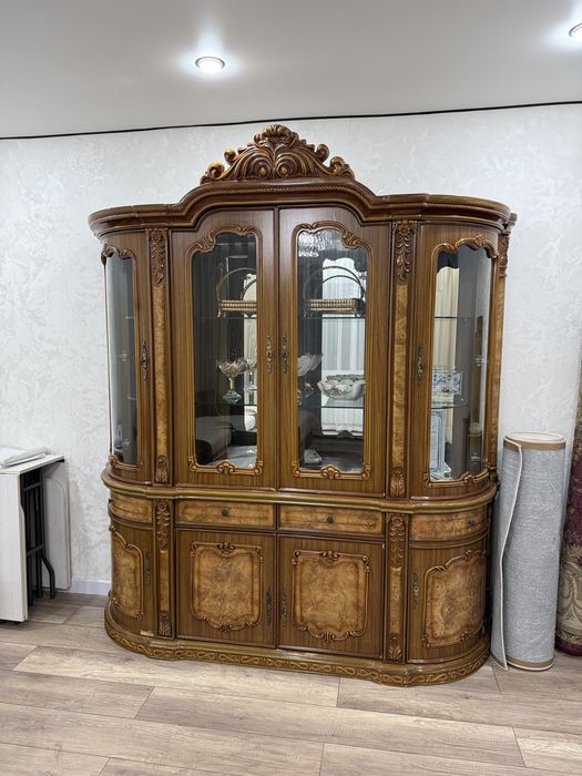 Продается витрина (сервант)