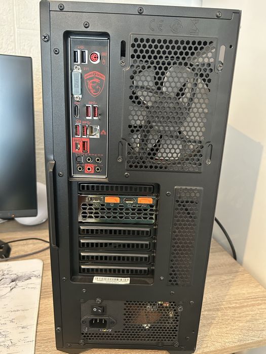 Геймърски компютър AMD Ryzen 7 1700X 8 ядрен 256ssd/16ram видео карта aorus gtx 1660 Ti 6gb със геймърска клавиатура и мишка
