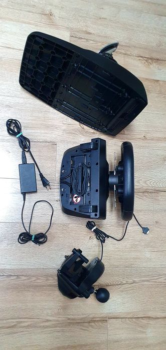 Gaming Volan Logitech G29 Volan+pedal+schimbător+adapter 

Funcționează perfect !

Transport prin olx fan courier . 

Preț: 800

(Deschidere de livra