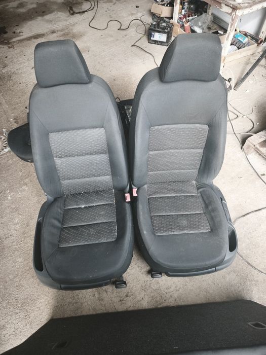 Scaune cu bancheta skoda octavia 2(facelift)2009 din material textil în stare foarte buna