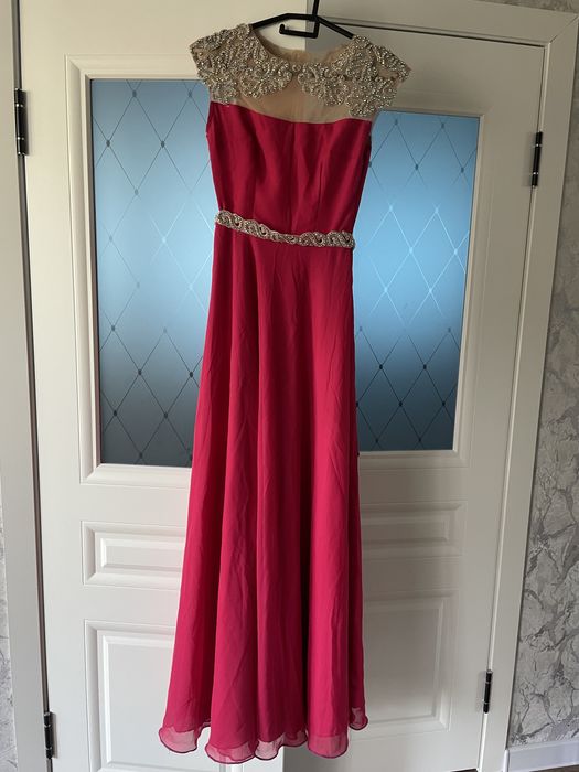 Платье вечернее