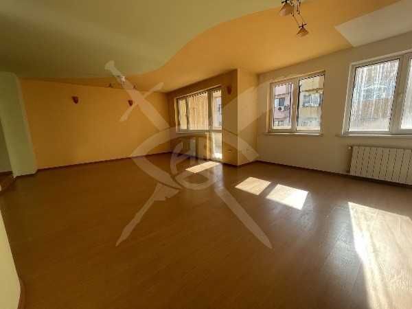 Дава се под наем Къща в Пловдив, Център - 582 кв.м за 2593.35 € - Снимка #4