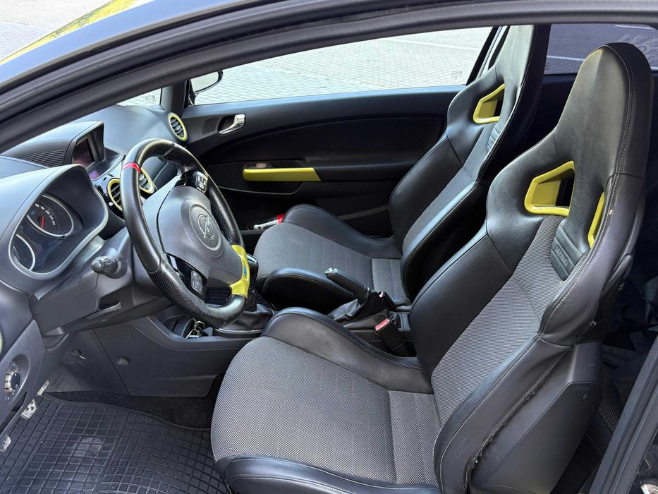 Opel Corsa D OPC 220 cai