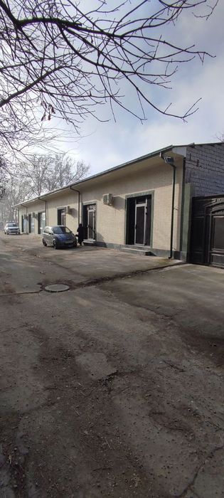 Кибрай тумани Ботаника махалласида 10 сотик ,бино билан сотилади вы