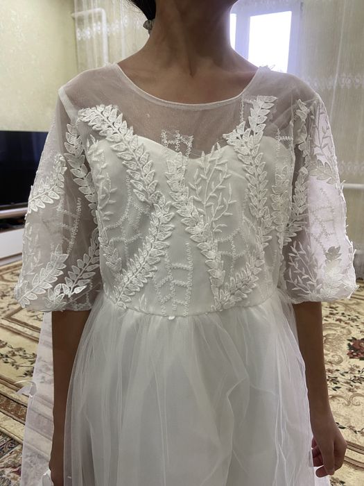 Продам белое бальное платье для девочки