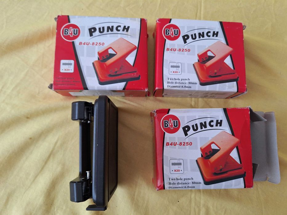 Lot - Perforatore din metal B4U - DL 8250 corp metalic, maxim 30 coli