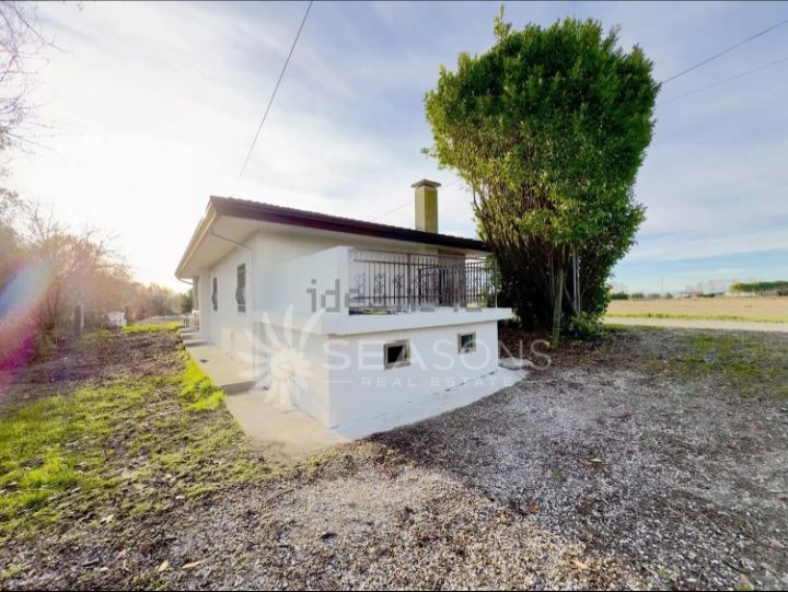 Casa cu 3 camere, baie, curte si piscina (Italia - Veneto)