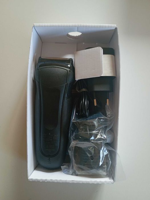 Aparat de ras electric Braun Series 3 Shave & Style (Model 300BT)