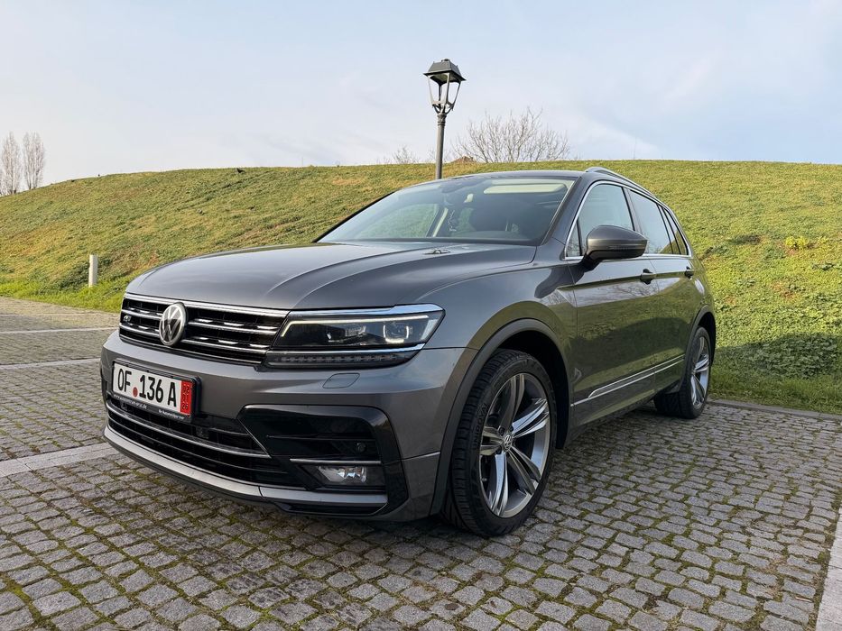 Volkswagen Tiguan R-LINE / Full LED / CarPlay / Virtual cockpit / Panorama / Senzori /..