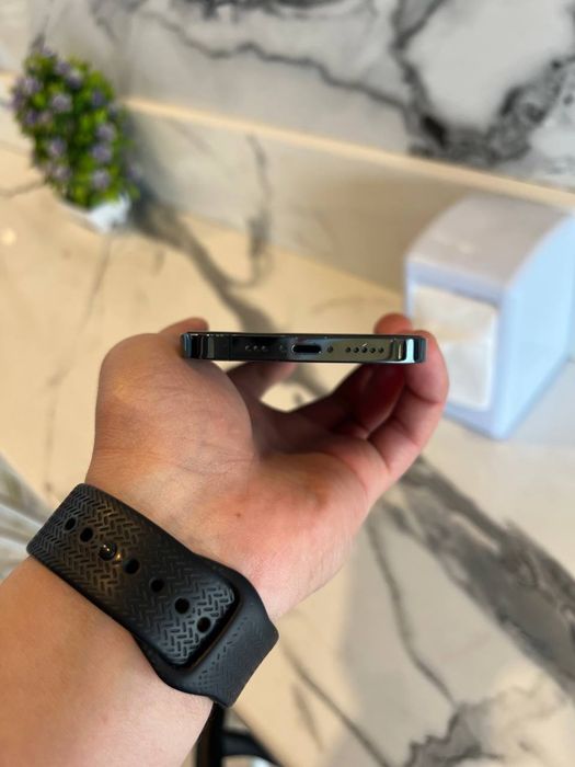Iphone 12 pro sastayaniya Idealni