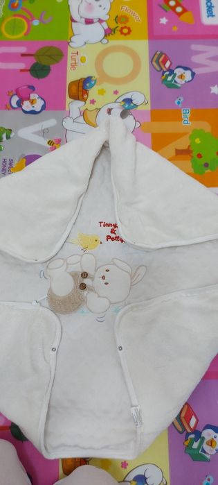 Paturica bebe cu fermoar și capse