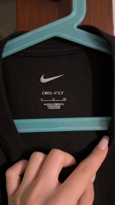 запазена NIKE тениска