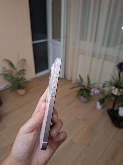 Iphone 13, като нов, 85% капацитет на батерия, без драскотина, идва със зарядно и кутия