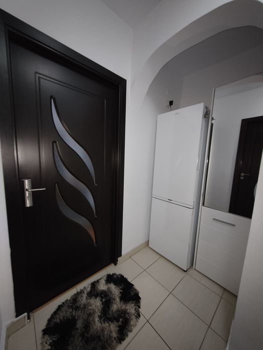 Închiriez Apartament 2 camere,zonă liniștită