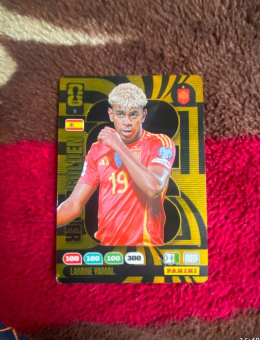 LAMINE YAMAL card gold panini