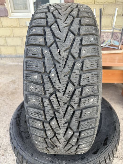 Продам комплект зимней резины Nokian