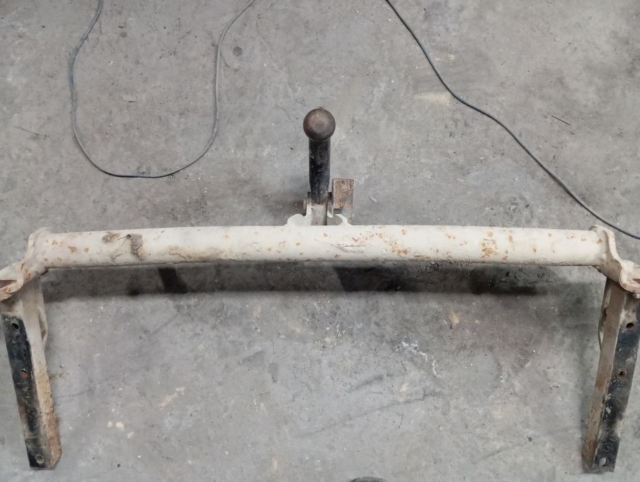 Фаркоп стоял на Ауди Б4.