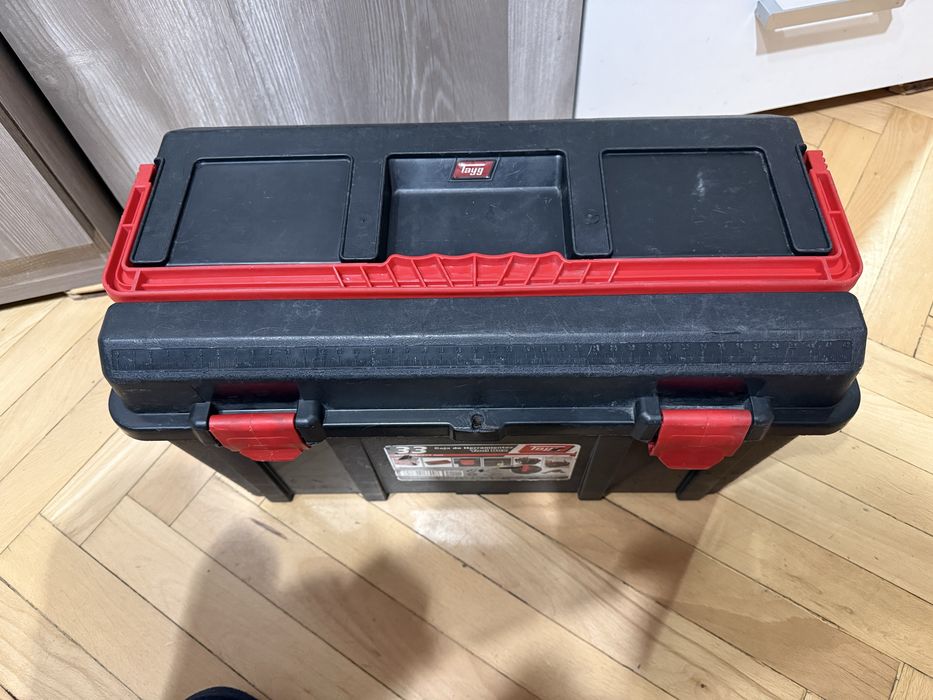 Куфар за инструменти с органайзер.