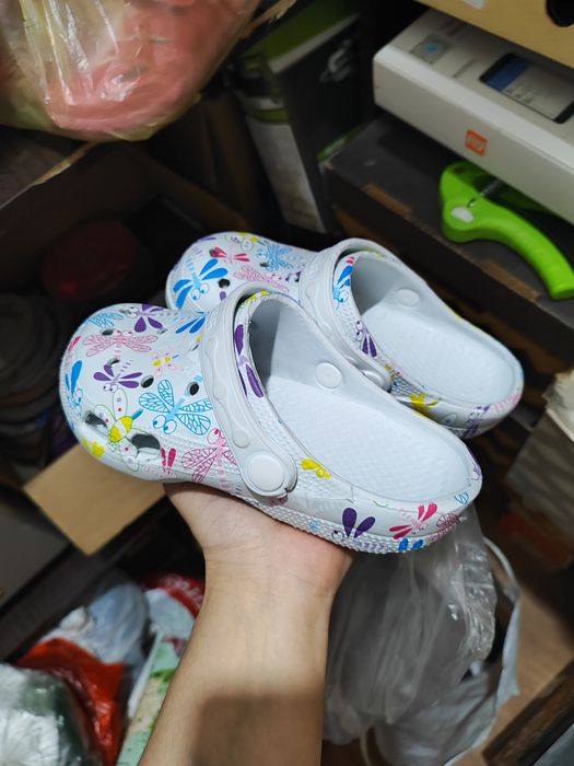 Продам кроксы на девочку